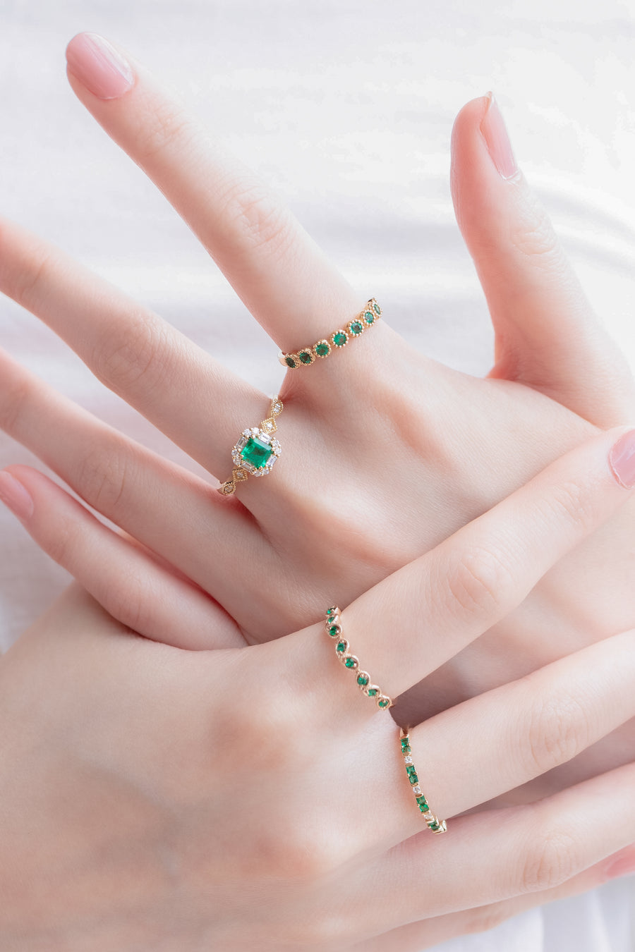 Flowing Round Emerald & Diamond 18K Gold Ring