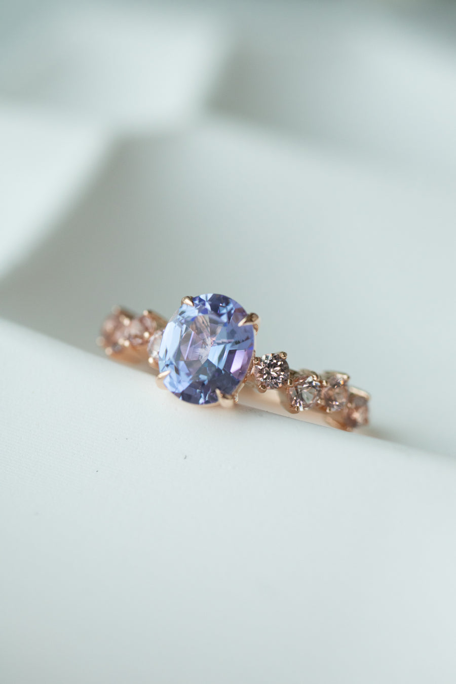 Bleu Violet Ovale 1.20ct Tanzanite & Pink Spinel 18K Rose Gold Ring