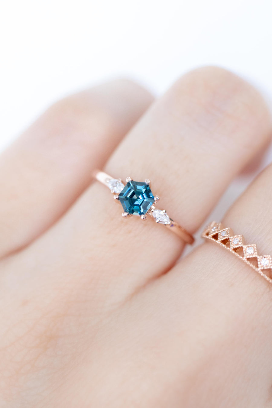 Three Stone Hexagon 0.53ct Teal Sapphire (Unheated With Certificate) & diamond 18K Rose Gold Ring